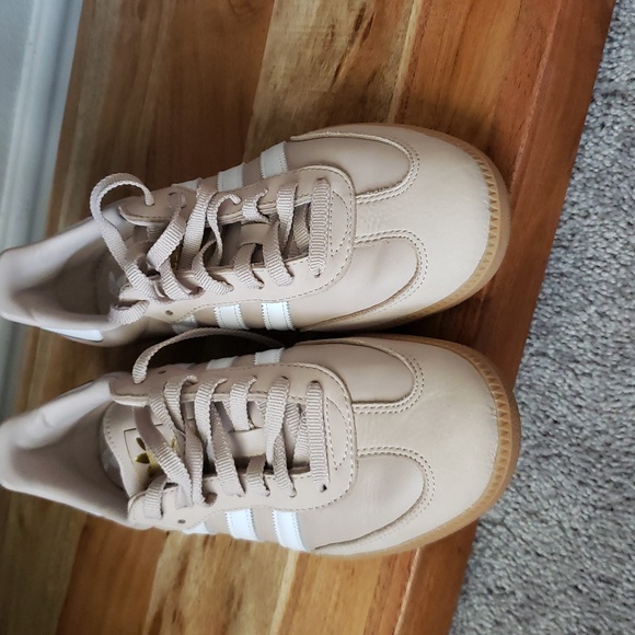 Adidas Women's Cream Sneakers - Picture 2 of 8